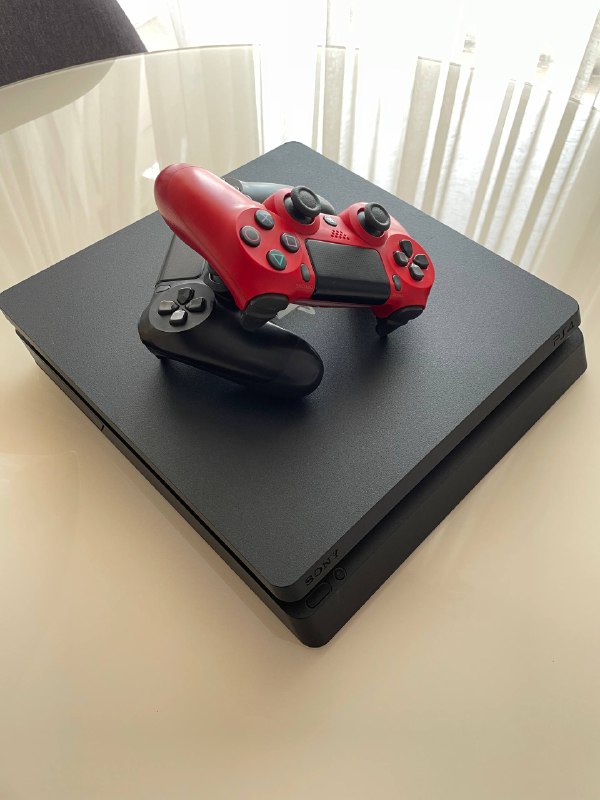 PlayStation 4 slim 1 TB с двумя геймпадами 1