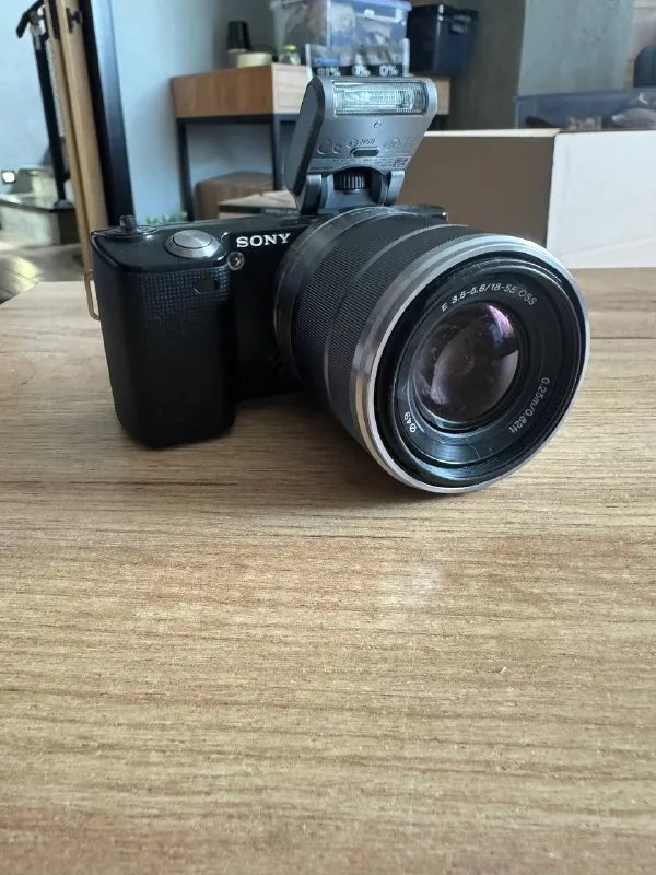 Sony NEX-5 камера с объективом 18-55mm 1