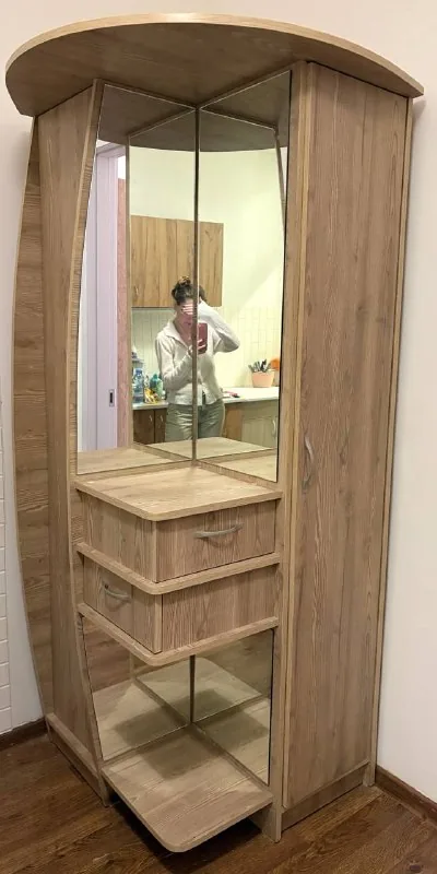 Угловой шкаф 1