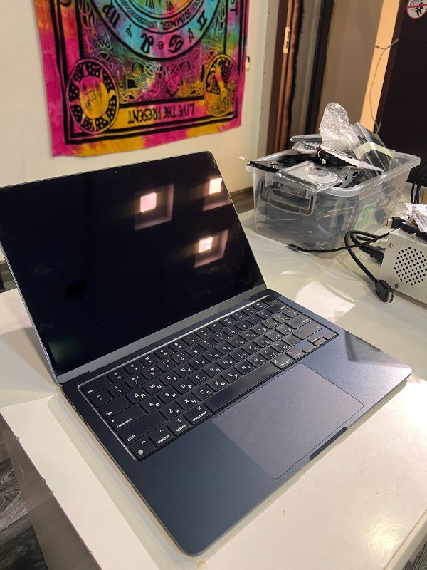 MacBook Air 13 M3 2024 16/512 gb