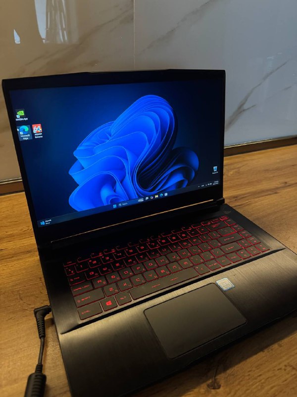 Ноутбук MSI MS-16R1, сумка, мышь, коврик, кабели