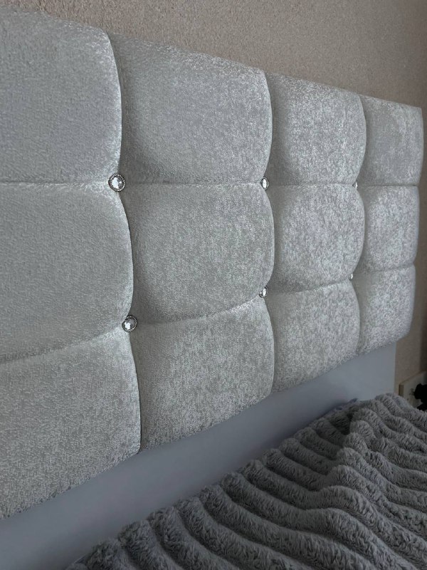 Кровать 210х165см и две прикроватные тумбы 2