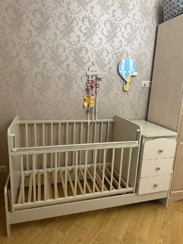 Детская кроватка с ящиками