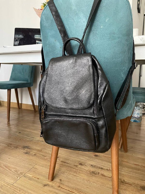 Кожаный черный рюкзак сумка