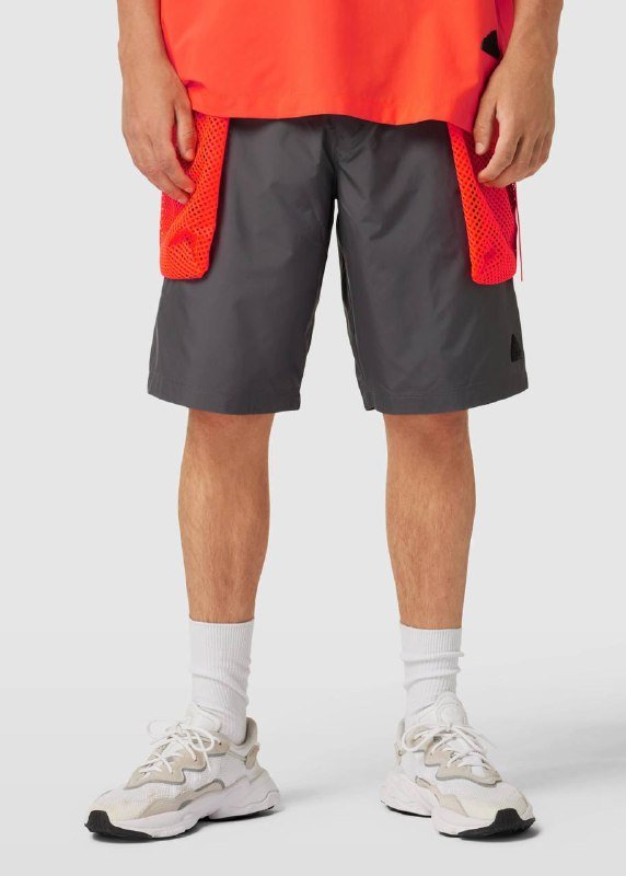 Кардиган ZARA, шорты Skins Triathlon, Nike тайтсы, шорты Adidas City Escape, толстовка Adidas, пуховик Ellesse, брюки Ted Baker, свитер H&M, треккинговые брюки Fjallraven 6