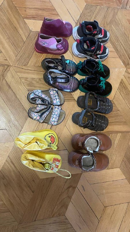 Черно-зеленые ботиночки, Желтые сапожки, Бордово-розовые сапожки, Туфли, Синие босоножки, Кроссовки, Мужские босоножки, Коричневые ботиночки