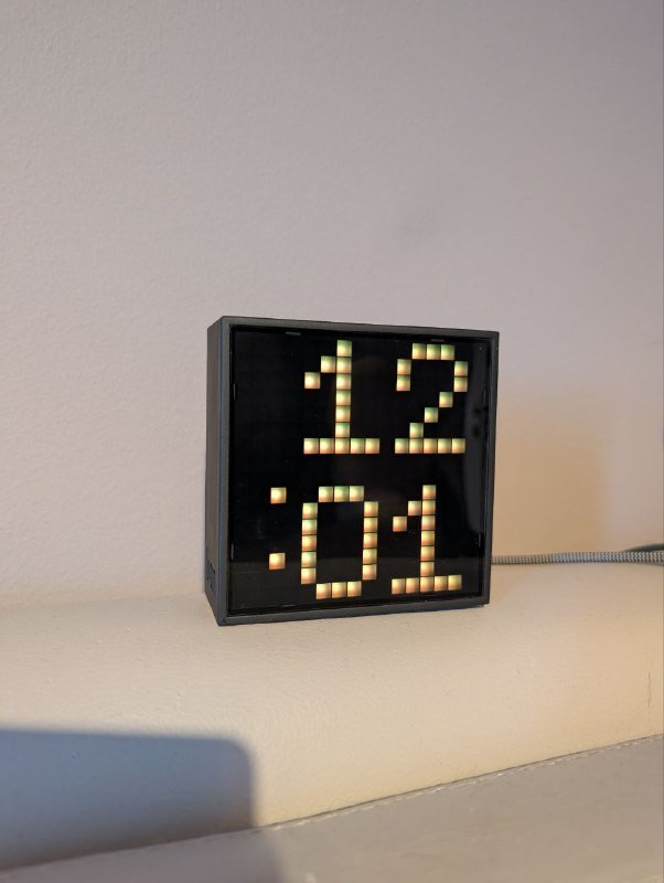 Колонка с экраном Divoom Timebox Evo