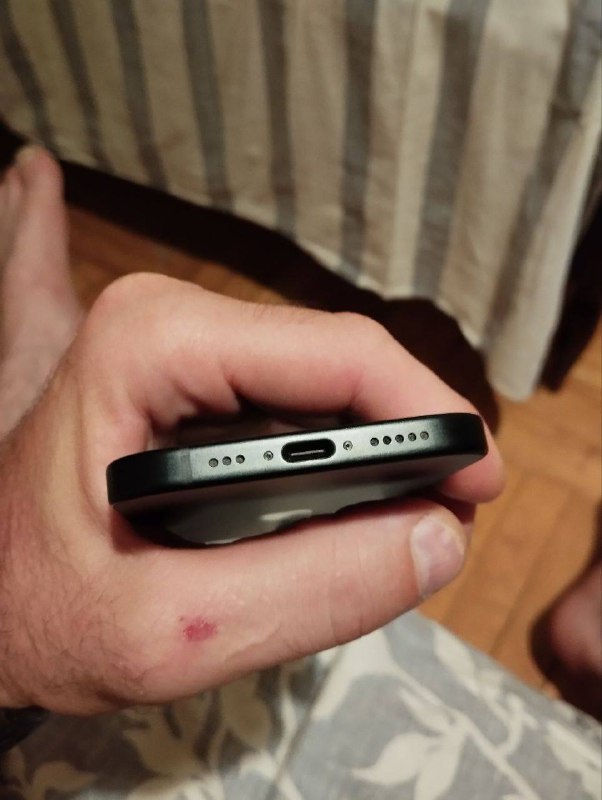 iPhone 15 5