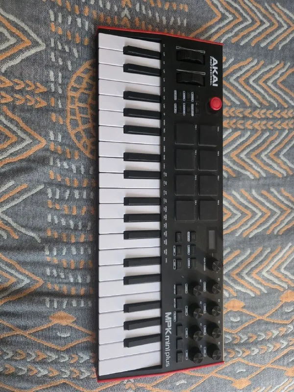 Midi клавиатура Akai 1