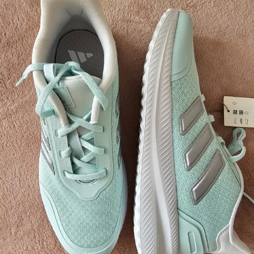 Adidas кроссовки