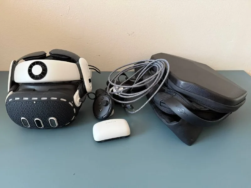 META QUEST 3 512GB VR headset with accessories