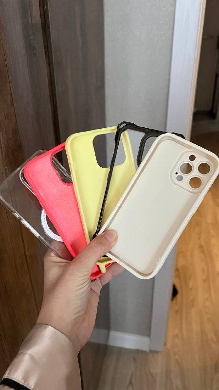 Чехлы для iPhone 13 Pro