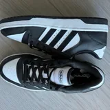 Обувь Adidas Break Shoes, джинсы Tommy Hilfiger 10