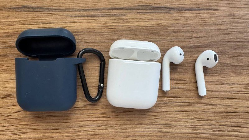 AirPods с проводом и чехлом