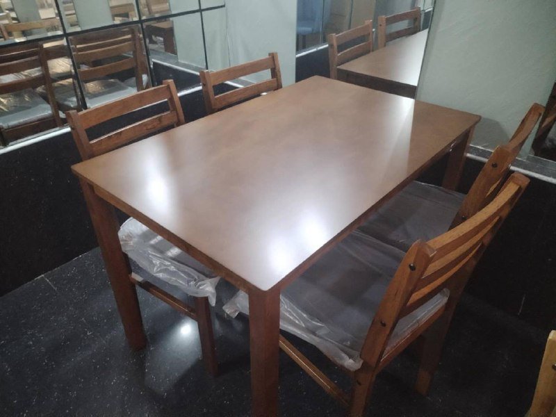 Обеденный стол с четырьмя стульями комплект