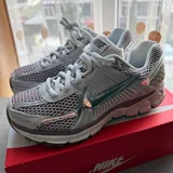 Женские кроссовки Nike Zoom Vomero 5 4