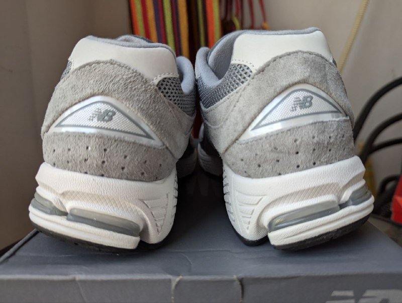 Женские кроссовки New Balance 2002 4