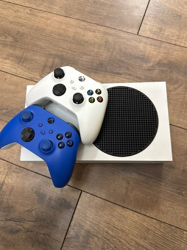 Xbox Series S, 2 геймпада, аккаунт с подпиской Ultimate
