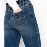 Кроссовки Trussardi, джинсы Armani Exchange, кардиган Zara, ремень Michael Kors, шапка H&M, кепка Guess 3