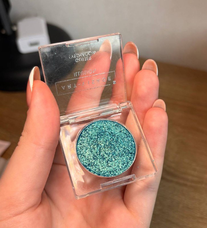 Набор косметики: тинт для губ, бальзам, контуринг, тени, тинт-крем 2