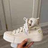 Кеды Converse, кроссовки The North Face, Nike Air Jordan 1
