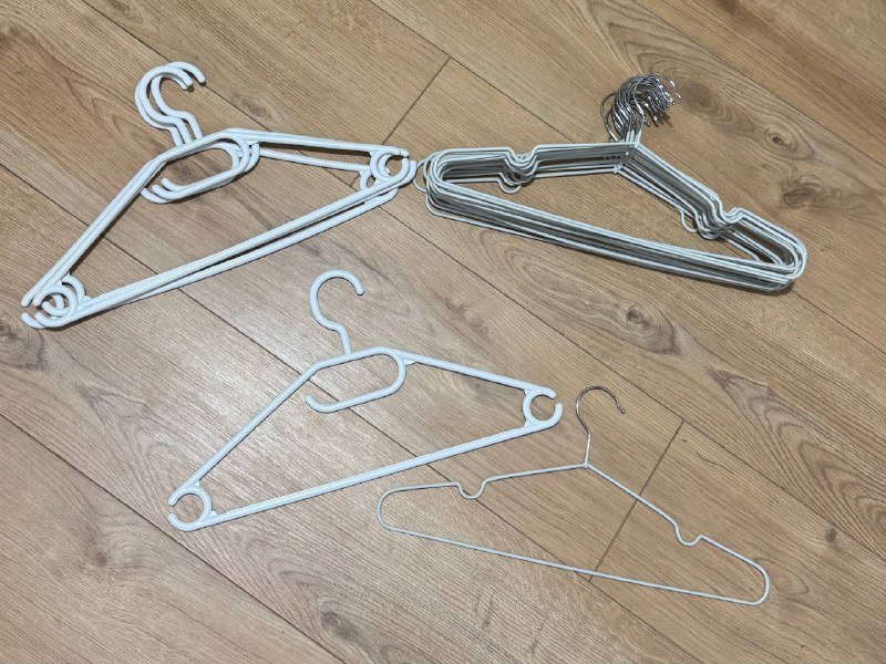 24 вешалки нескользящие и пластиковые