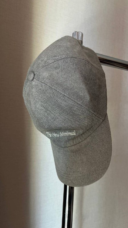 черный топ, серая кепка, черные юбка-шорты, коричневый топ, серая юбка, белый топ, серый топ 2