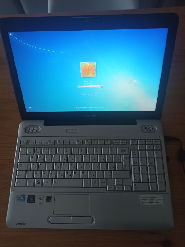 Ноутбук Toshiba Satellite L500-1UG 15.6" с DVD-приводом 2