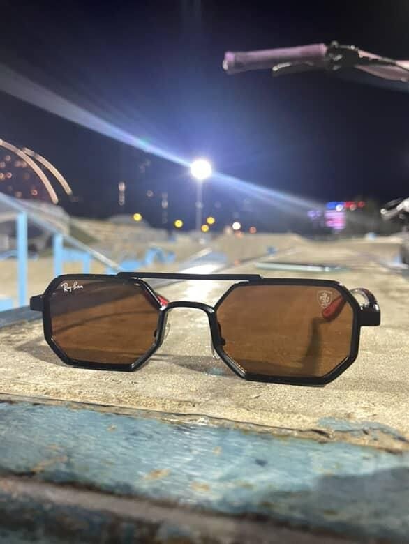 Два солнцезащитных очка Ray-Ban 3