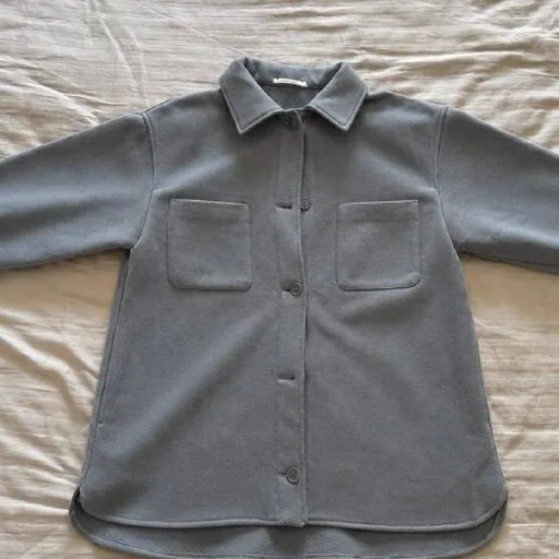 Рубашка Uniqlo, льняное платье-халат, топ Uniqlo, худи Ellesse, свитшот Puma, спортивные штаны