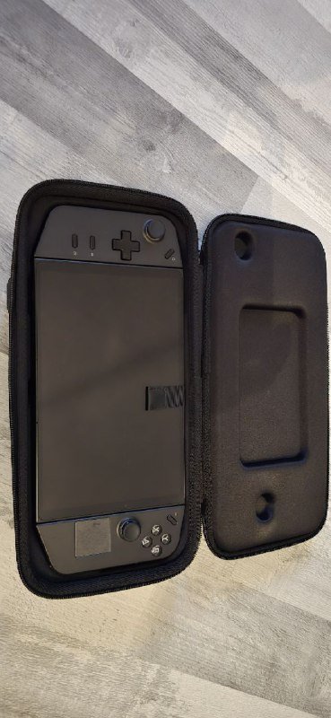 Портативная приставка компьютер Lenovo Legion Go 8.8"