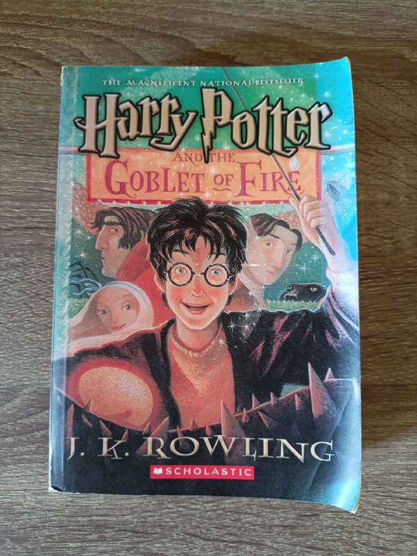 книги Harry Potter, Bull Mountain, Война и Мир, и др.