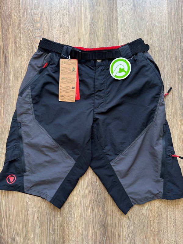 Шорты Oakley, Endura, Carhartt, Майка Alpha Industries, Штаны The North Face, Футболка Napapijri, Кепки Ferrari, Nike, Мессенджер Dickies 2