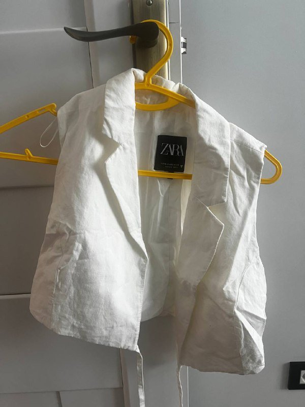 Штаны кожаные, короткая рубашка, жилетка Zara