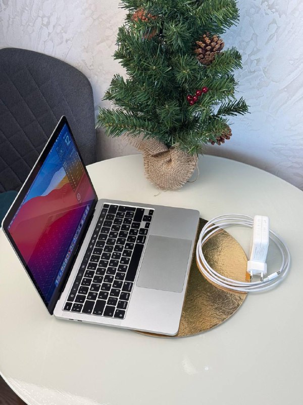 AirPods 3, iPhone 12 pro max, iPhone xr, Hollyland lark m2, MacBook Pro M1