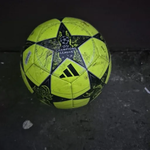 Футбольный мяч Adidas UEFA Champions League