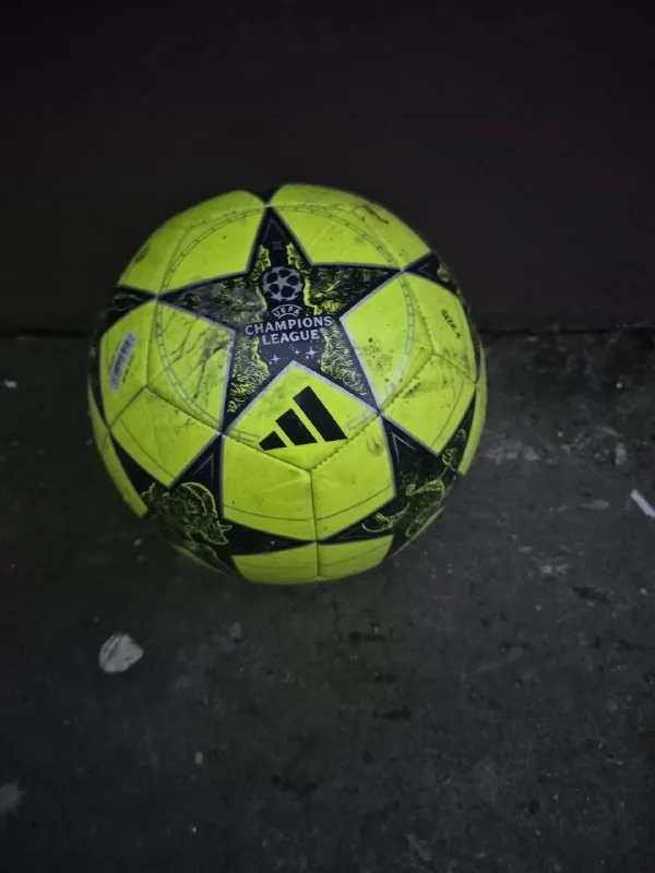 Футбольный мяч Adidas UEFA Champions League