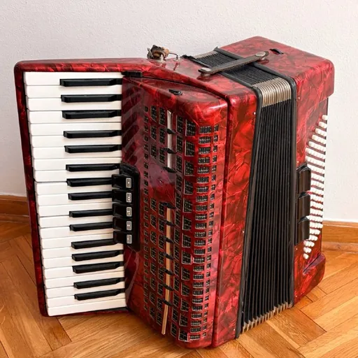 Винтажный аккордеон