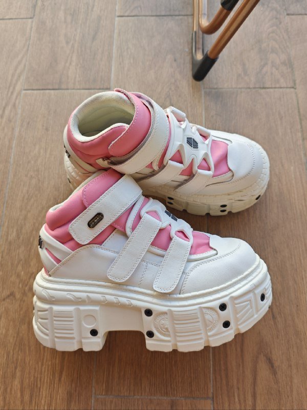 Женские кроссовки ботинки 37 размера