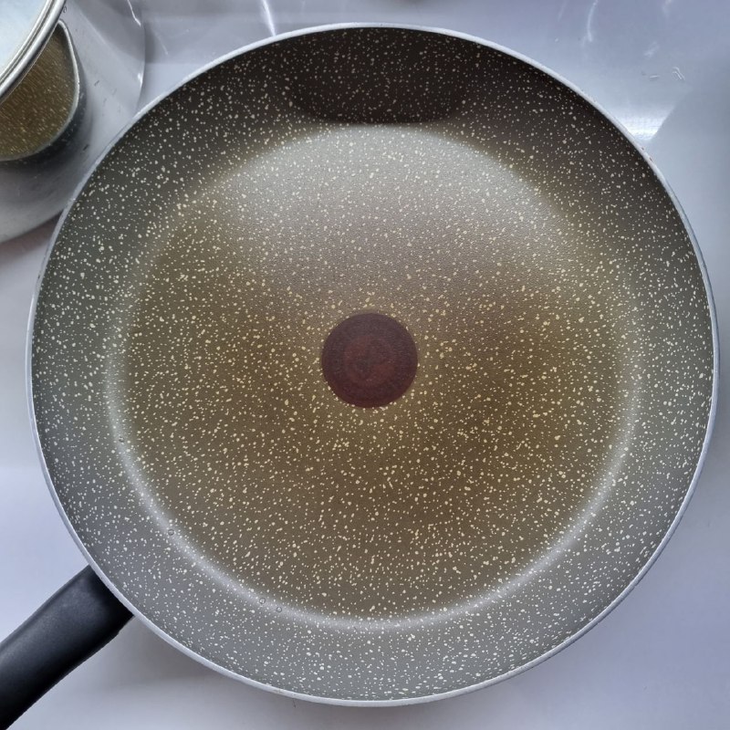 сковорода Tefal 28 см, сковорода Tefal вок 28 см, кастрюля 3л, кастрюля 4 л, фильтр Dafi, блендер Scarlett, стеклянные формы для запекания, силиконовые формы для кексов, нож Imarku, деревянная доска 2