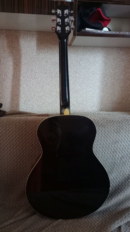 Гитара с чехлом 2