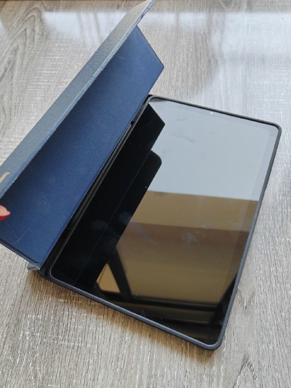 Планшет Samsung Galaxy S6 Lite с чехлом 3