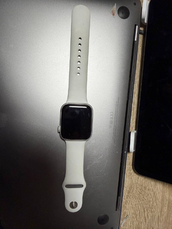 Airpods Pro 1-го поколения, Airpods Pro 2-го поколения, Apple Watch SE 2-го поколения 6