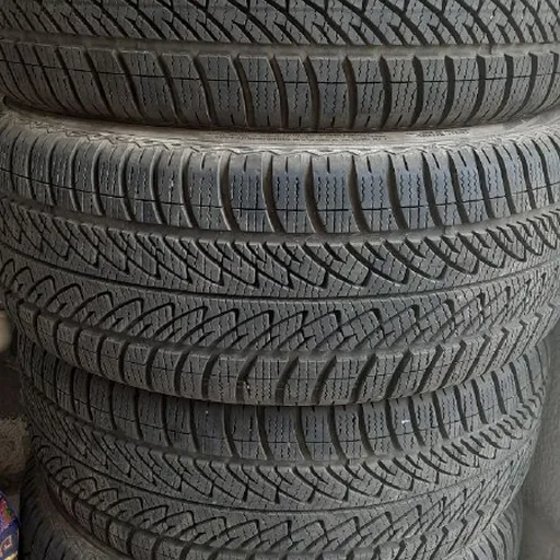 Шины зимние Goodyear 215/55R17