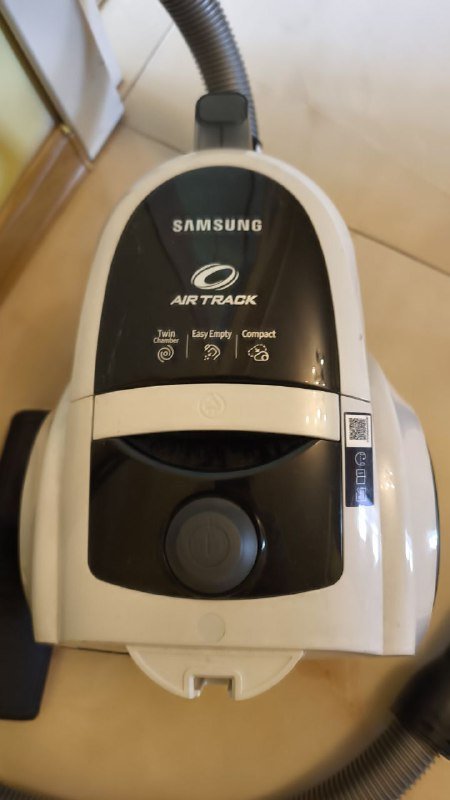 Пылесос Samsung 1600 ватт с насадками 3