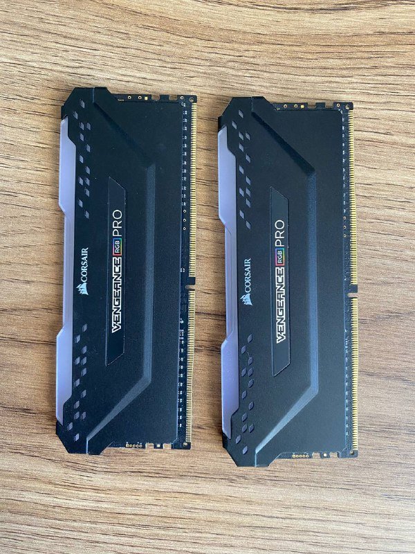 VENGEANCE RGB PRO 16 GB DDR4, Intel Core i5-9600K, MSI Z390 Tomahawk