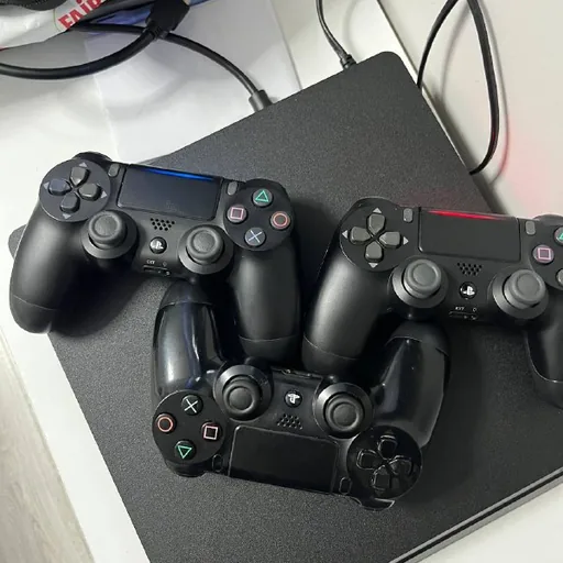 Прошитая PS4 Slim 1TB с 3 геймпадами