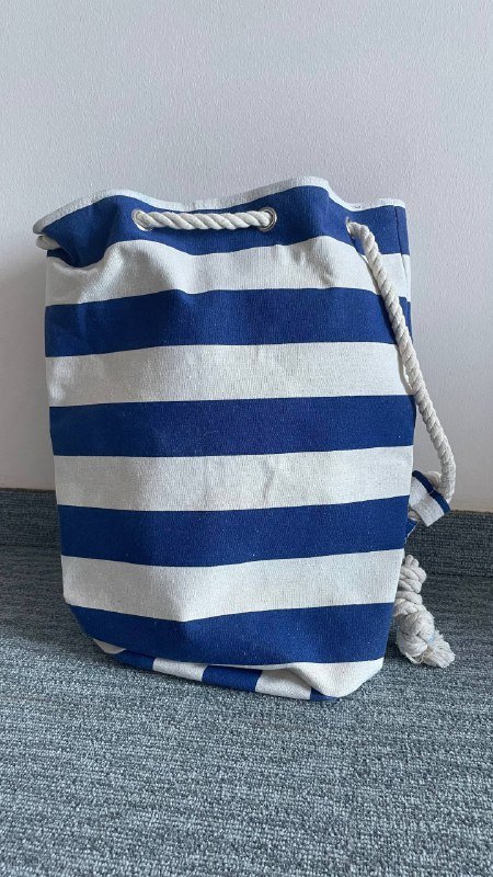 Лоферы, футболки, майка, джемпер, юбка, джинсы, книги, рубашки, сумка 9