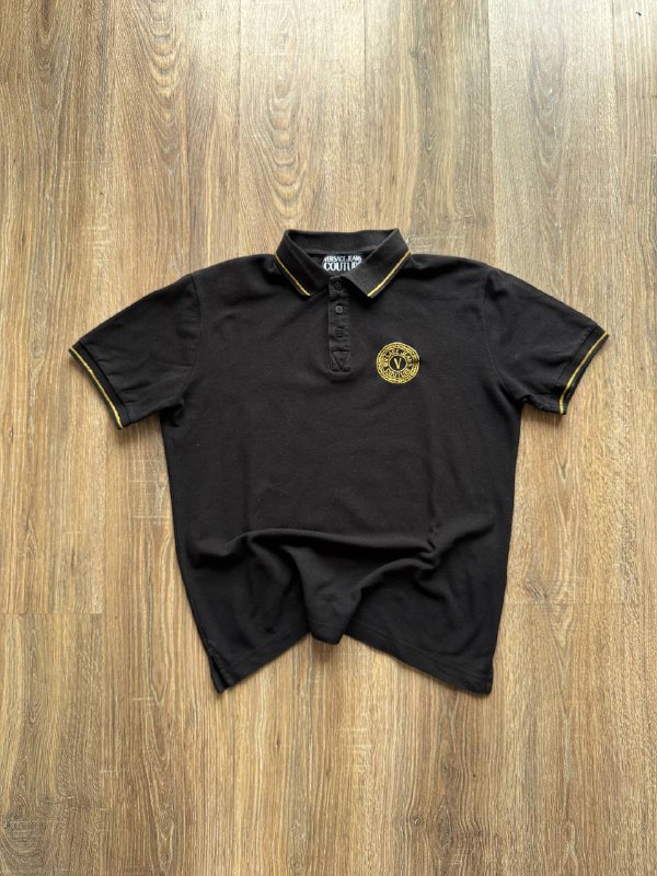 футболка Obey, джинсы Calvin Klein, кроссовки Nike Air Jordan 1 Low, худи Fred Perry, поло MA:STRUM, штаны-трансформеры Fjällräven, рубашка Mammut, брюки Napapijri, поло Versace 9