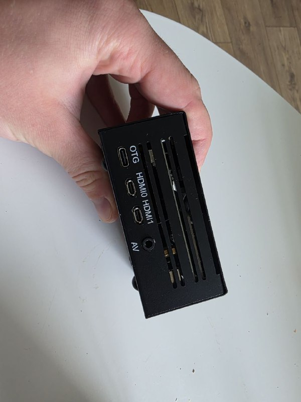 Raspberry Pi 4 model B с корпусом и шилдом PiKVM 2
